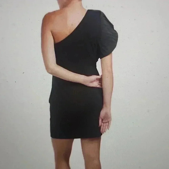 ONE33 SOCIAL BLACK ASYMMETRICAL RUFFLE MINI DRESS SIZE 6 - Picture 2 of 3